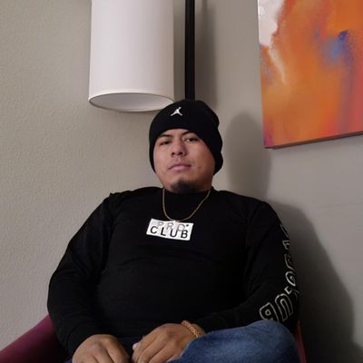 Elias, 28