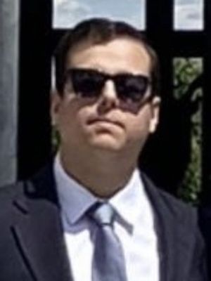 Luis, 28