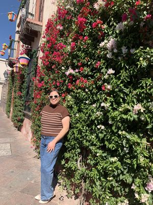 Montse, 28