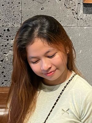Uyen, 23