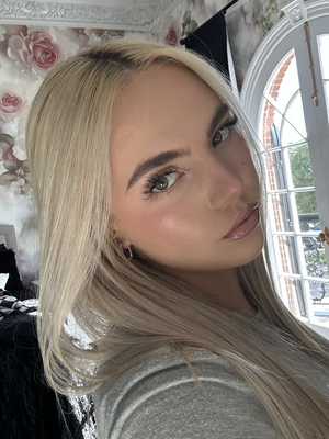 Hannah, 21