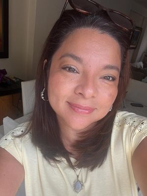 Veronica, 44