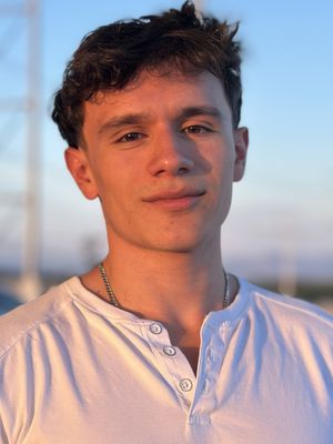 Luis, 22