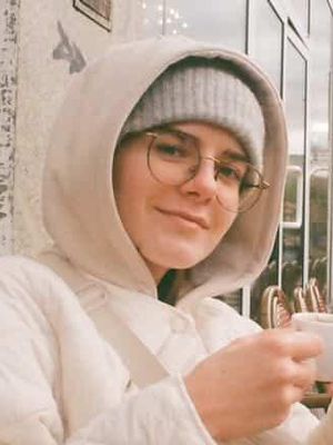 Julia, 25