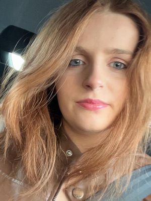 Emer, 21