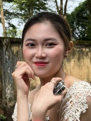 Alice, 25