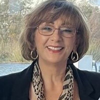 Sandra, 60