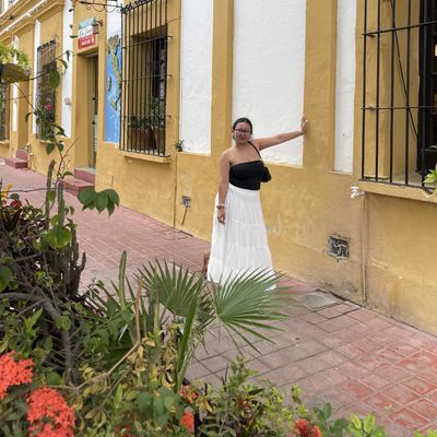 Amber, 31