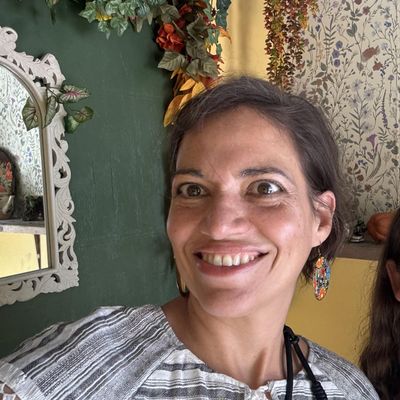 Sandra, 49