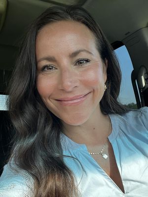 Mia, 44