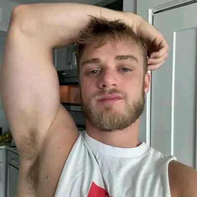 Alex, 32