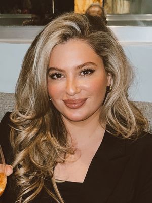 Samantha, 32