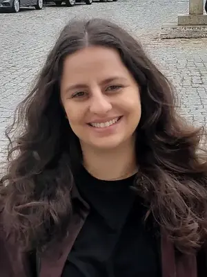 Juliana, 28