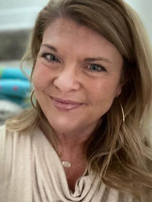 Nicole, 53
