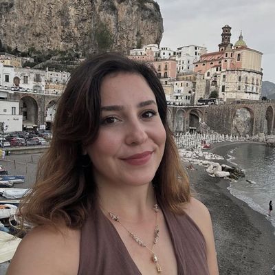 Holly, 41