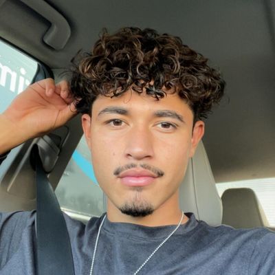 Gustavo, 19