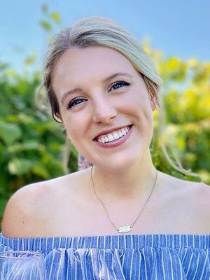 Danni, 27