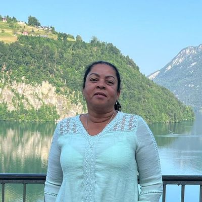 Myriam, 63