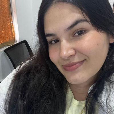 Gabriela, 23