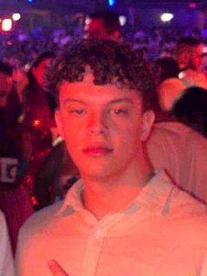 Antonio, 21
