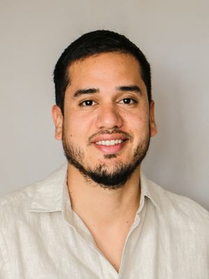 Emiliano, 34