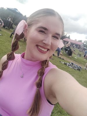 Caroline, 20
