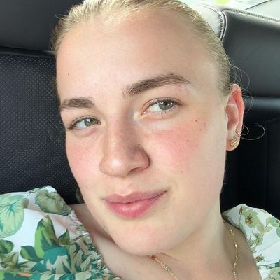 Holly, 22