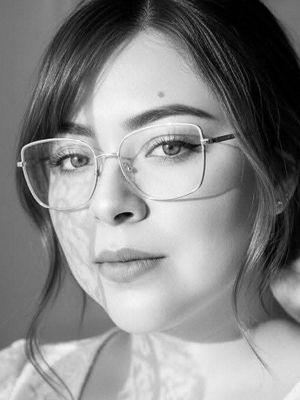 Ana, 33