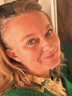 Julie, 49