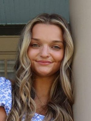 Lara, 21