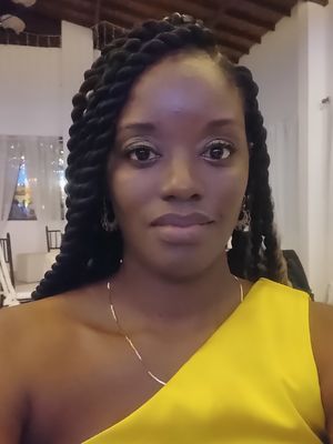 Nadia, 33