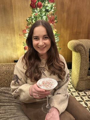 Alexandra, 28