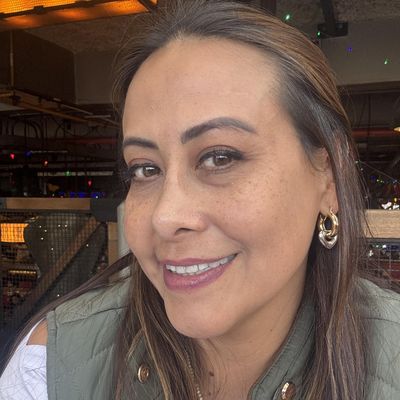 Luz Angela, 45