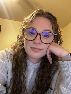 Lizzie, 21