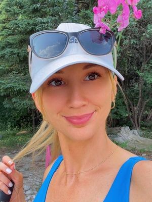 Sandra, 31