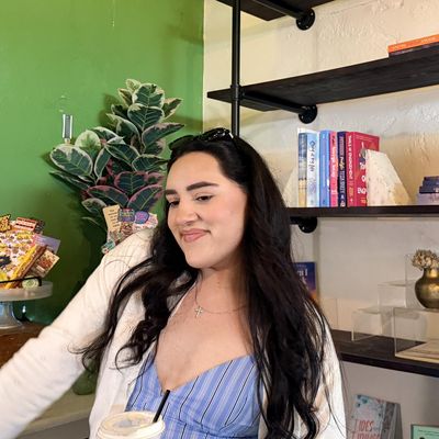 Andrea, 24