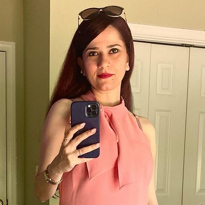 Suzanne, 45