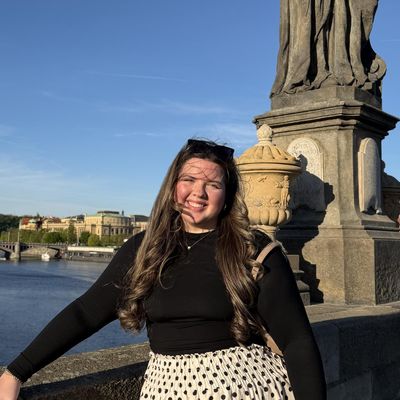 Lexi, 24