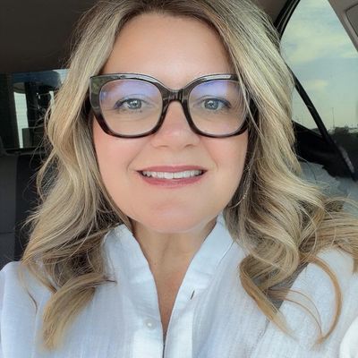 Stephanie, 47