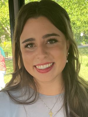 Anna, 27