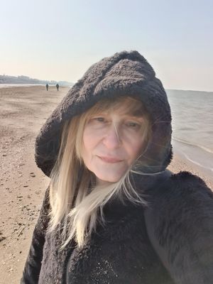 Simona, 58