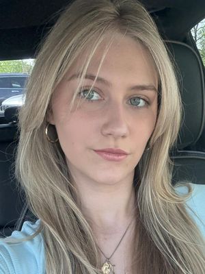 Jacklyn, 21
