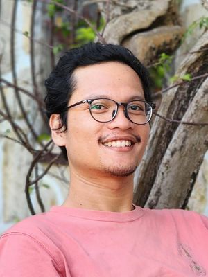 Elyas, 33