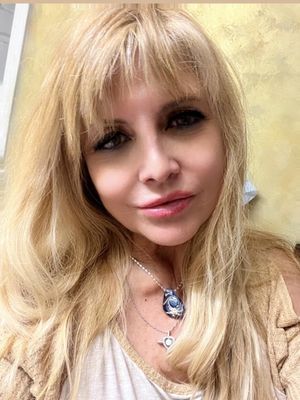 Suzanne, 55