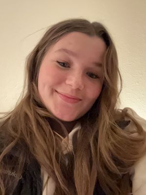 Emeline, 22
