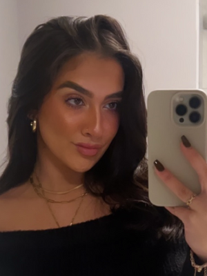 Adrianna, 25