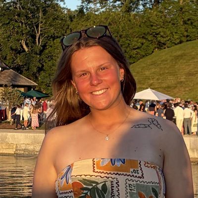 Caroline, 21