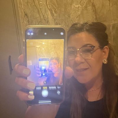 Gabriela, 52