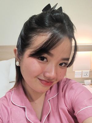 Nia, 21