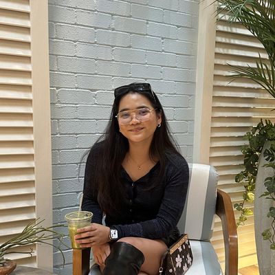 Manelle, 28